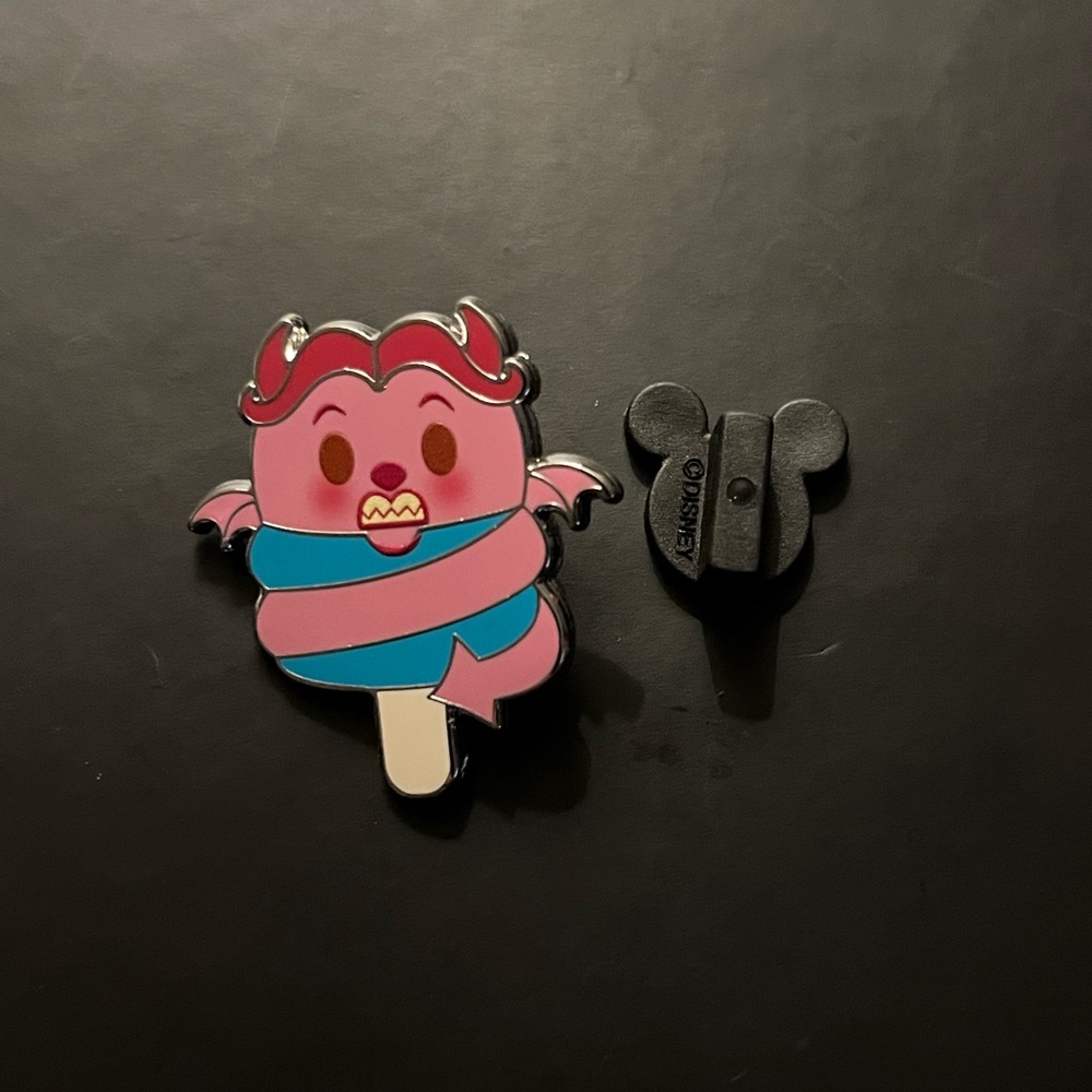 Disney Munchlings Series 3 Enamel Pin - Pain Tripleberry Compote Bar